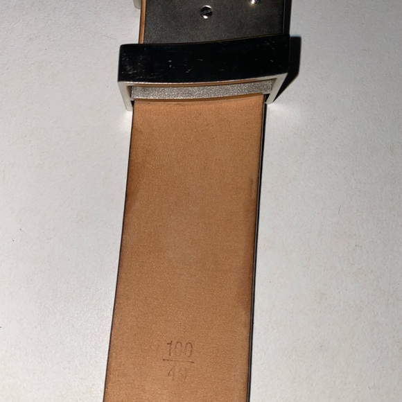 Classic Louis Vuitton Belt - Picture 4 of 12